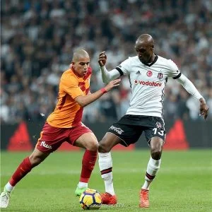 الجزائري فيجولي منبهر بأجواء الملاعب التركية