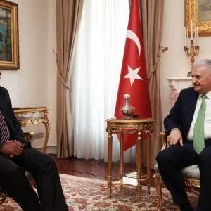 رئيس الوزراء التركي يبحث مع وزير خارجية ليسوتو سبل تطوير العلاقات