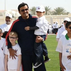 أمير قطر يكشف عن مفاجأة بشان بقاء نيمار في نادي باريس سان جيرمان