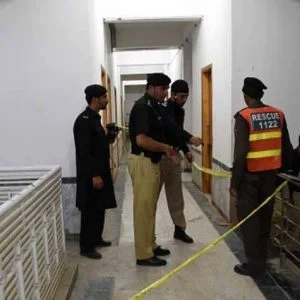 أصابها اكتئاب.. فخنقت صغارها الثلاثة حتى الموت