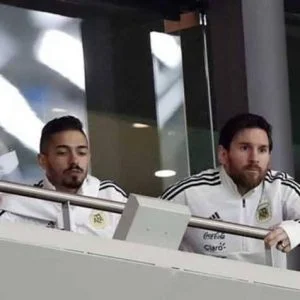 ميسي يغادر قبل انتهاء مباراة “الهزيمة المذلة”