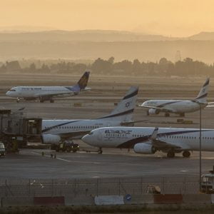 اصطدام طائرتين في مطار تل أبيب (فيديو)
