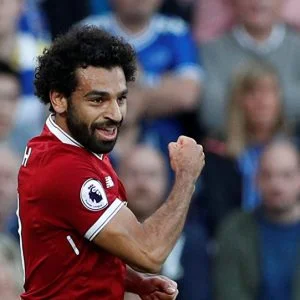 لقب “الأغلى” في العالم يقترب من محمد صلاح بعد دخول برشلونة وباريس