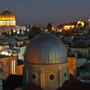 السفارة في هذه العمارة!