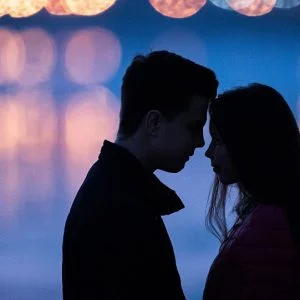 التمييز بين الحب والأوهام… الخطوة الثامنة نحو “قوة اللحظة”