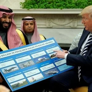 ما الذي أضحك محمد بن سلمان من كلام ترامب (فيديو)