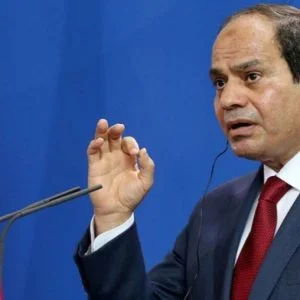 السيسي: وانا صغير كنت بقول يا رب لو ادتني 100 مليار!(شاهد)