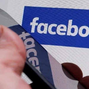 احذر… فيسبوك قد يلتقط “سيلفي” لك ويرسلها للآخرين دون أن تعلم ولكن يمكنك تجنب الأمر بهذه الطريقة