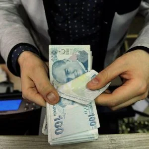 كيف بدأ سعر الليرة التركية مقابل الدولار صباح اليوم