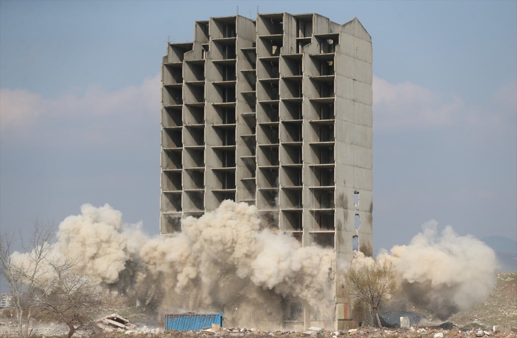 شاهد.. مبنى في تركيا يصمد امام 300 كيلوغرام من الديناميت 5