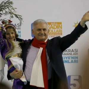 رئيس الوزراء التركي: لا نطمع في أراضي أي دولة أخرى