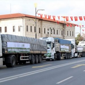 الإغاثة التركية ترسل 12 شاحنة مساعدات إلى عفرين