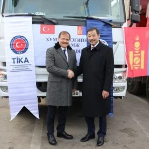 وزير تركي يشارك في مراسم توزيع مساعدات تركية بمنغوليا