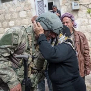 بعد دحر الإرهاب.. أهالي عفرين يستقبلون الجيش التركي بالأضاحي