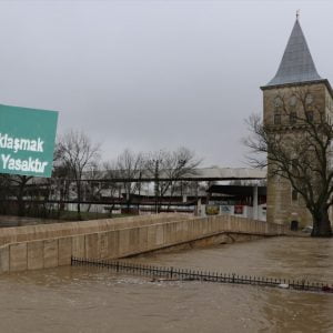 بالصور.. مياه الامطار تغمر قصر ولاية أدرنة التركية