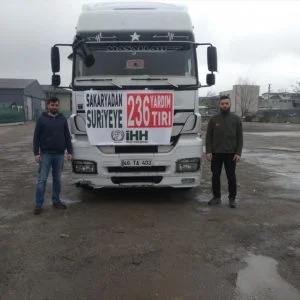 آفاد التركية والأمم المتحدة ترسلان 26 شاحنة مساعدات إنسانية إلى “إدلب”