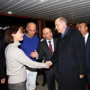 شاهد | اردوغان بين مواطنينه.. هكذا كانت ردة فعله