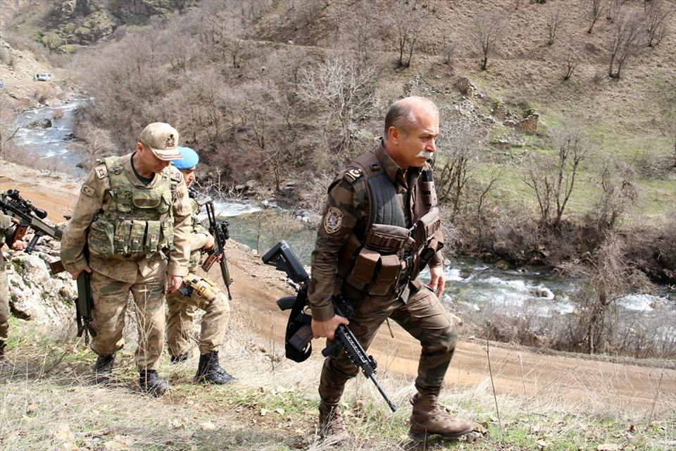شاهد بالصور| عملية أمنية ضد عناصر حزب العمال الكردستاني في محافظة هكاري التركية 9