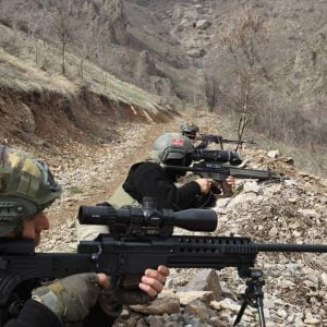 شاهد بالصور| عملية أمنية ضد عناصر حزب العمال الكردستاني في محافظة هكاري التركية