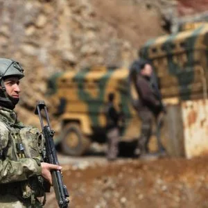 قوات غصن الزيتون تعثر على قاعدة سرية في عفرين