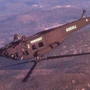 مروحية تركية تحلق بالمقلوب!