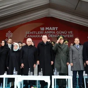 أردوغان ويلدريم يشهدان مراسم وضع أسس أبراج جسر “جناق قلعة 1915″