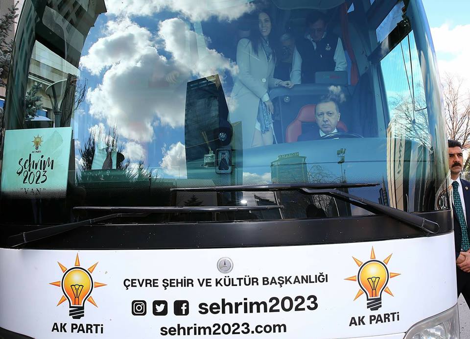 اردوغان يقود حافلة في العاصمة التركية انقرة 24 اردوغان يقود حافلة في العاصمة التركية انقرة 23