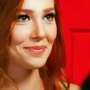 ممثلة تركية تنفق أجرها بالكامل عن مسلسلها الجديد من أجل شراء سياراة فارهة