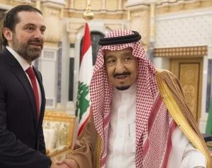 سعد الحريري يلتقط صورة سيلفي مع محمد بن سلمان