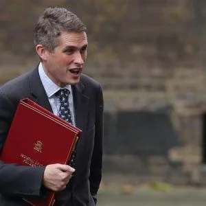 بريطانيا: على روسيا أن تتنحى وتخرس