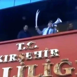 فيديو.. محافظ تركي يلوح بـ”ذو الفقار” متوعدا بدخول القدس والموصل