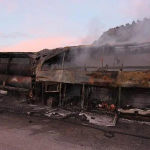 مقتل 13 شخصا جراء اصطدام حافلة ركاب بشاحنة شمالي تركيا