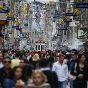 تركيا تمنح تصاريح عمل لنحو 105 آلاف أجنبي