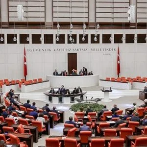 تركيا.. لجنة الدستور في البرلمان توافق على مقترح تحالف الأحزاب تمهيداً لعرضه على الجمعية العامة