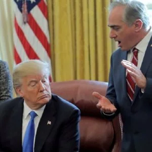 ترامب يقيل وزير جديد!