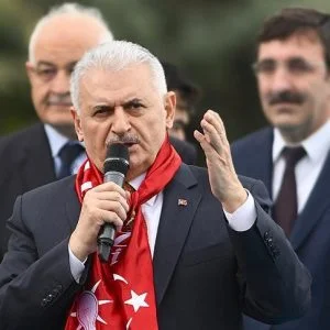 يلدريم يؤكد تمسك تركيا بوحدة الأراضي السورية والعراقية