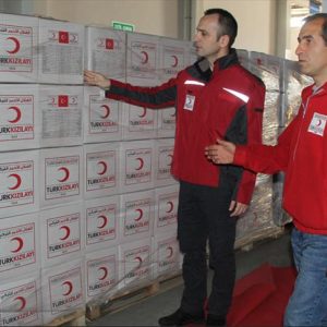 الهلال الأحمر التركي ينشئ مخيمات لـ170 ألف نازح شمالي سوريا