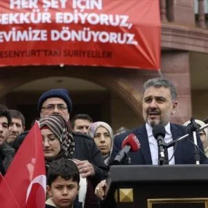 اسطنبول تقيم حفل وداع لعائلات سورية قررت العودة إلى عفرين “صور”