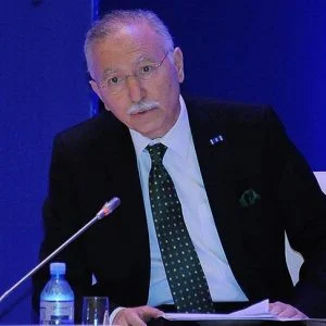 رئيس الوزراء التركي يطمئن على صحة الأمين العام الأسبق لمنظمة التعاون الإسلامي