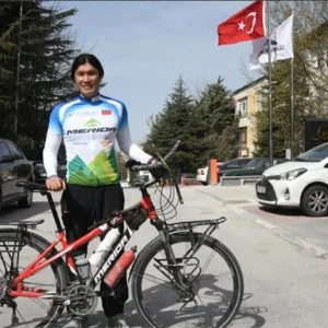 على دراجة هوائية.. تايواني يصل تركيا ضمن جولة حول العالم