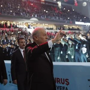 حزب الحركة القومية التركي يعيد انتخاب دولت باهجة لي رئيساً له