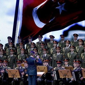 جوقة “الجيش الروسي” تحيي حفلا موسيقيا بإسطنبول