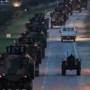 تعزيزات عسكرية تركية جديدة تصل إلى الحدود السورية