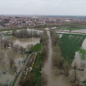 بالصور.. مياه الامطار تغمر قصر ولاية أدرنة التركية 1