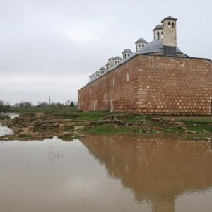 بالصور.. مياه الامطار تغمر قصر ولاية أدرنة التركية 5