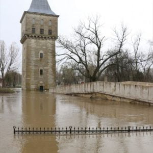 بالصور.. مياه الامطار تغمر قصر ولاية أدرنة التركية 13