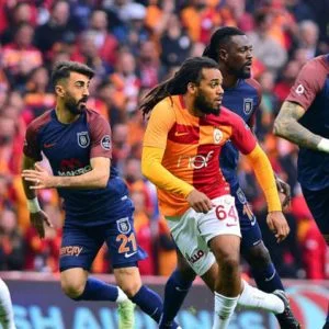 جالطة سراي ينتزع صدارة الدوري التركي