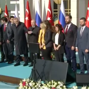 أردوغان “يخطف” فتاة من بوتين!