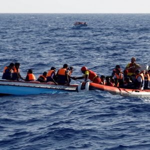 ضبط 30 شخصا أثناء محاولتهم الانتقال إلى اليونان بطرق غير قانونية
