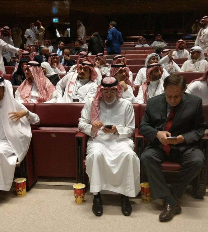 (بالصور) بلاد الحرمين تفتتح أول صالة سينما 11